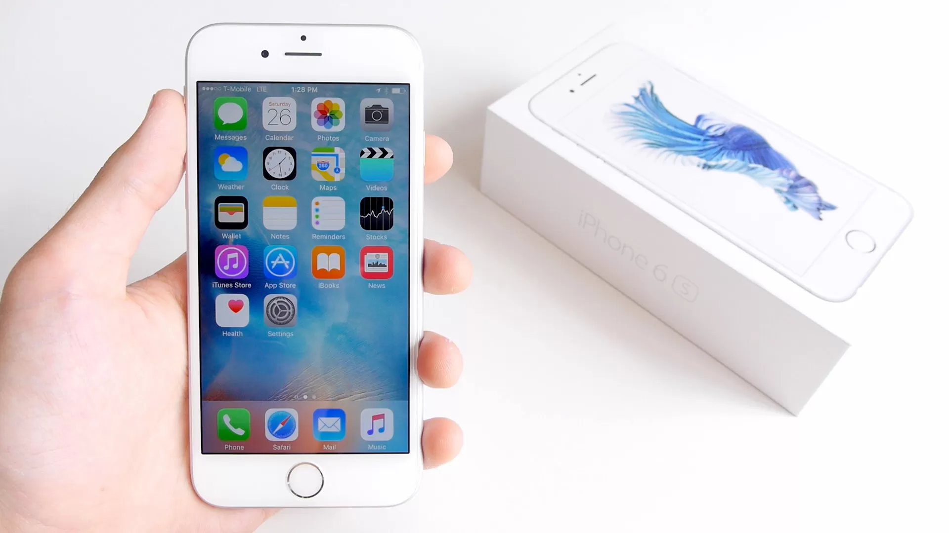 Apple vende meno iPhone e calano i ricavi