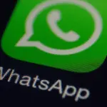 WhatsApp gratis per tutti, via gli 0.89€, arrivano gli account aziendali