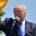 Trump usa 2 iPhone violando i protocolli di sicurezza?