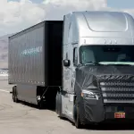 Daimler lancia il primo camion 