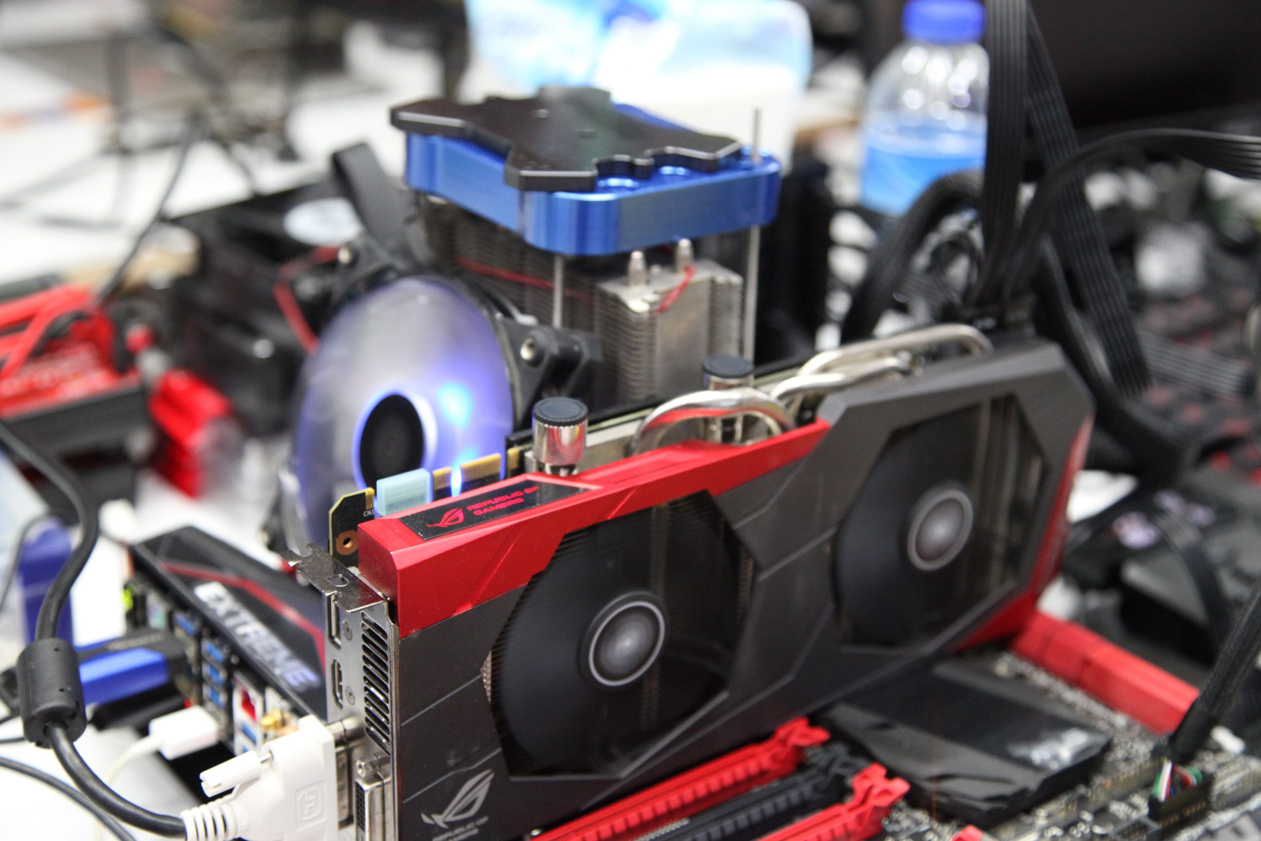 Overclock: tre nuovi record mondiali all'HWBOT 2015