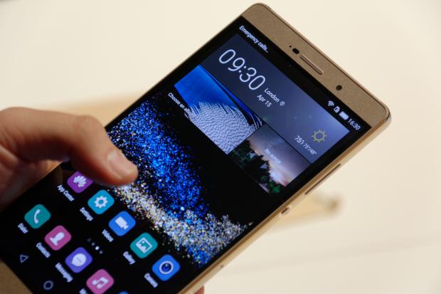 Huawei P8 sbarca in Italia: versioni, pregi e difetti