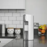 Cove filtra le impurità dell'acqua e ti ricorda quando devi bere