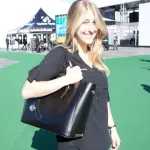 Leoht la borsa che ricarica il cellulare e anche altro