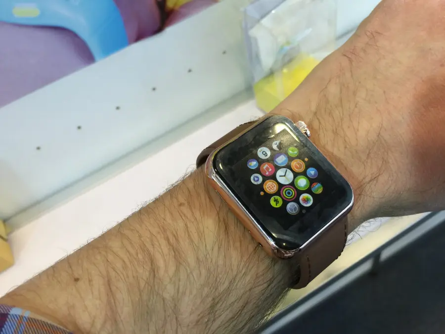 I primi cloni cinesi dell'Apple Watch compaiono al Ces 2015