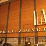 Il canone RAI costerà la metà e si pagherà con la bolletta