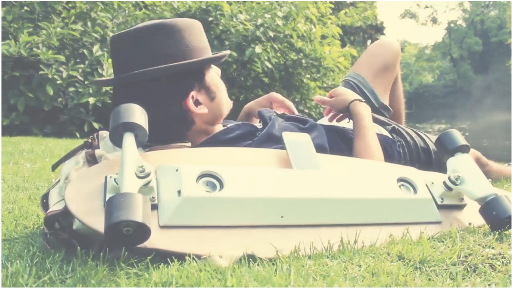 Ricarica l'iPhone con lo skateboard