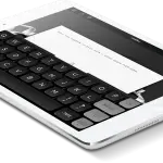 Tom Hanks e la macchina da scrivere per iPad