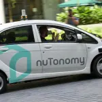 Auto a guida autonoma in tilt per i bollini sui segnali stradali