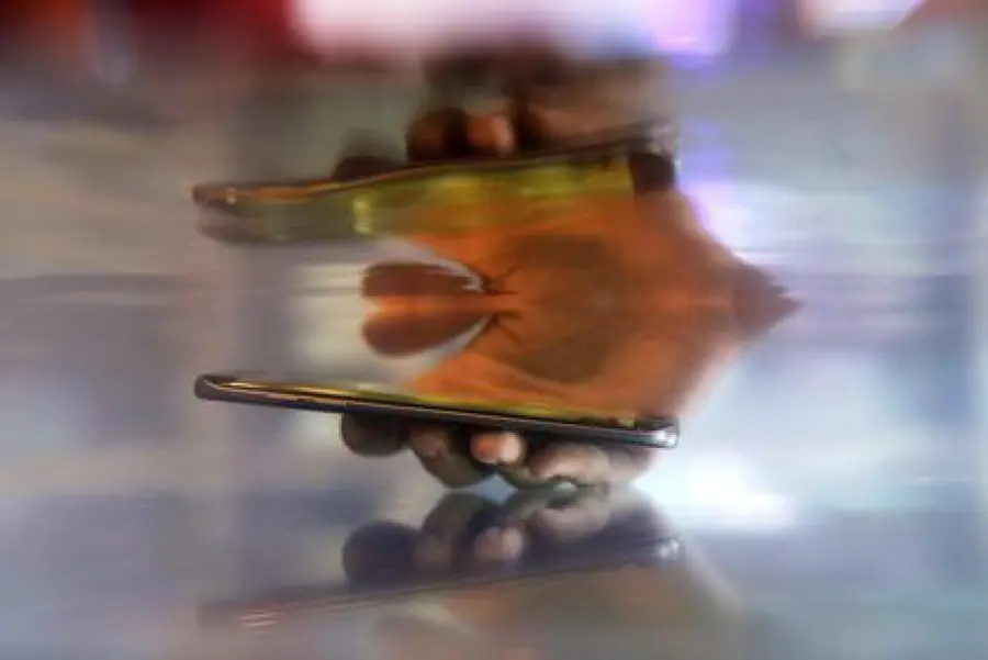 Batteria smartphone esplosa? Non più grazie all'estintore incorporato