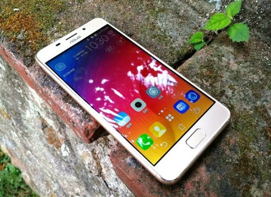 Asus Zenfone Pegasus 3S: nuovo smartphone Android Nougat dall'autonomia sorprendente