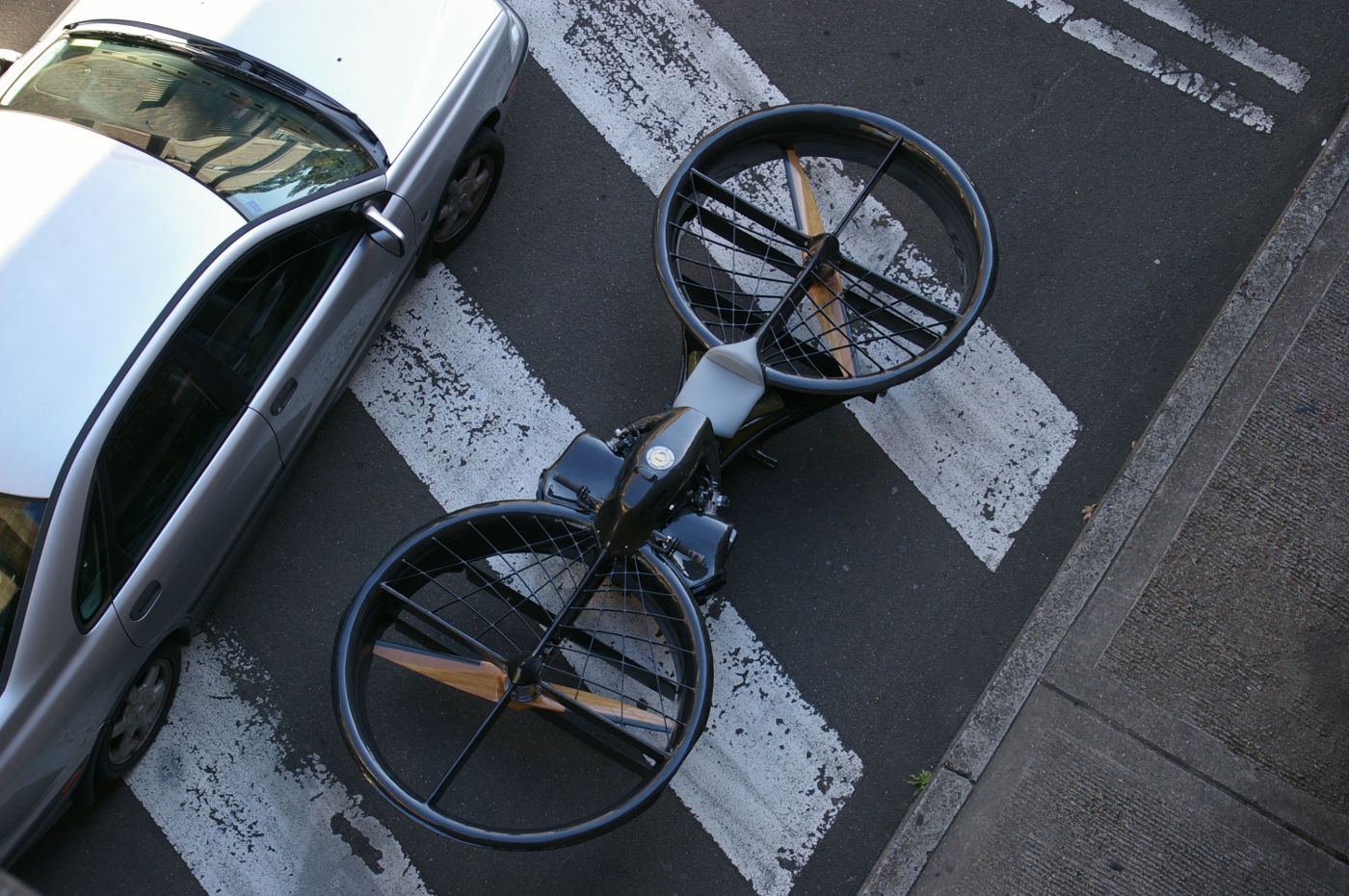 Una HoverBike comodamente parcheggiata