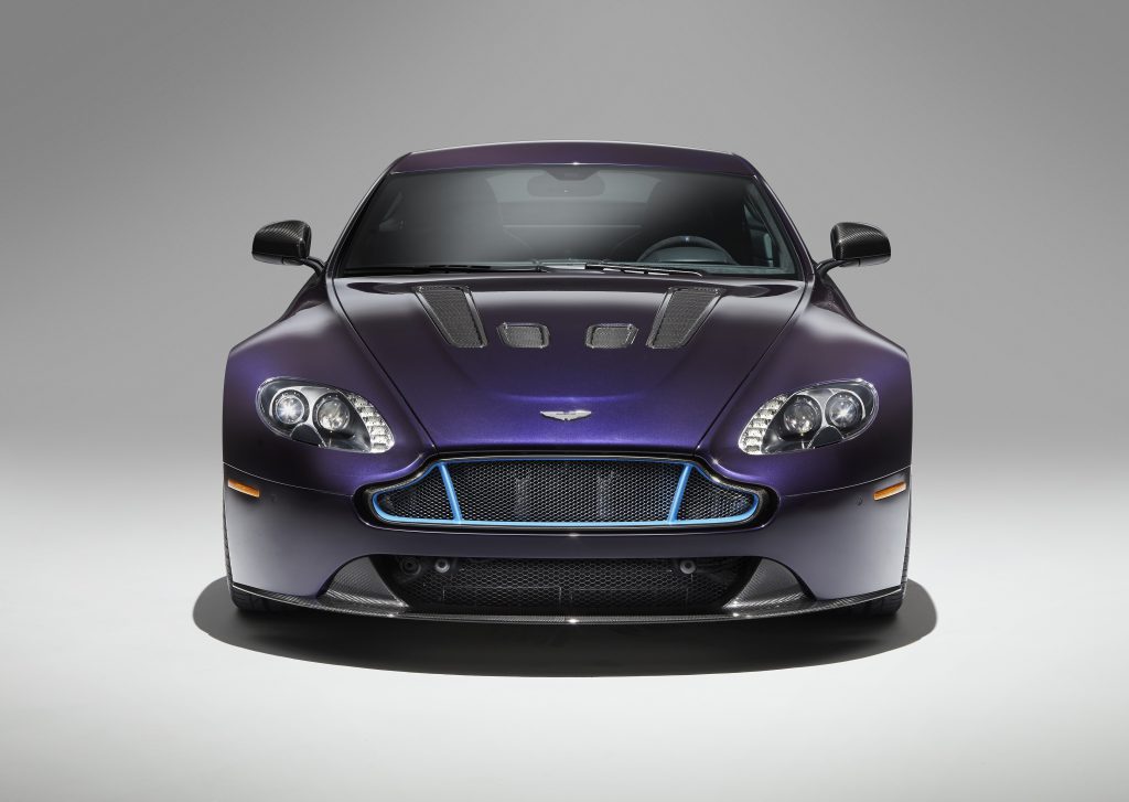 La V12 Vantage S personalizzata da Q in mosta a Pebble Beach vista frontale