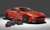 Le Aston Martin Personalizzate da Q in mostra a Pebble Beach - La Vanquish con bagagli di fianco