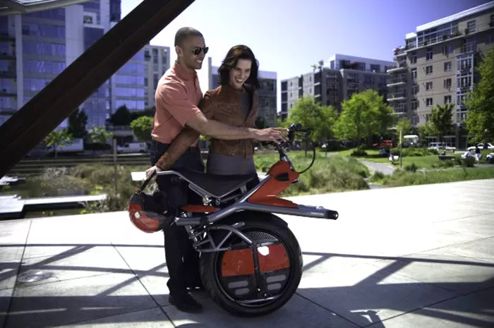 È una mezza moto? no è semplicemente The Ryno