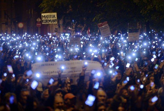 Ungheria: monta la protesta contro la tassa sulla rete