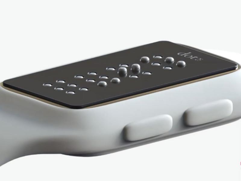 Dot smartwatch per non vedenti con tecnologia active braille