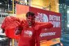 Greenpeace a Milano, coriandoli rossi contro The North Face