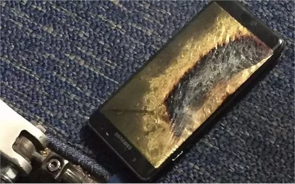 Galaxy Note 7 va a fuoco a bordo di un aereo