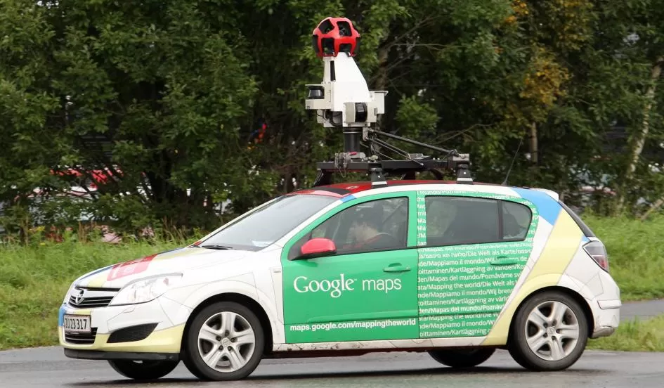 Mostra il sedere a Google Car: è su Street View
