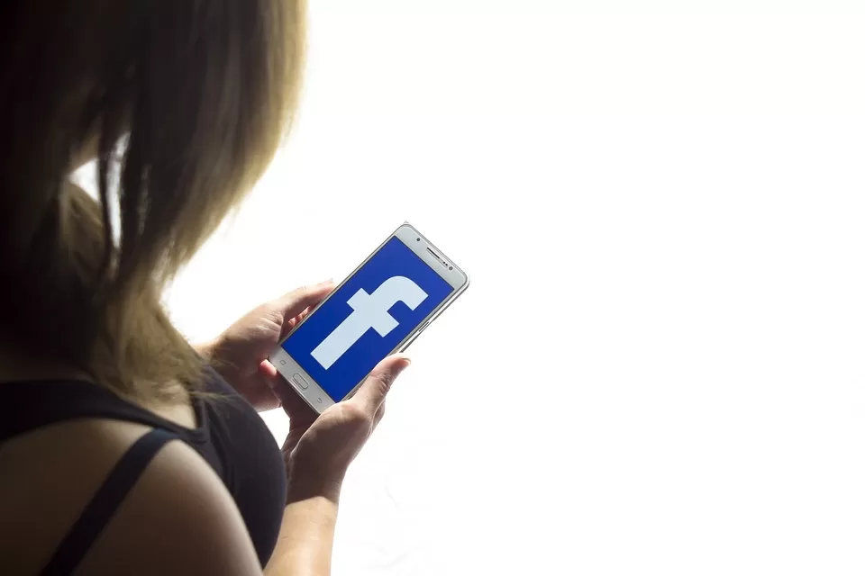 Facebook: i video pubblicitari anche su Messenger